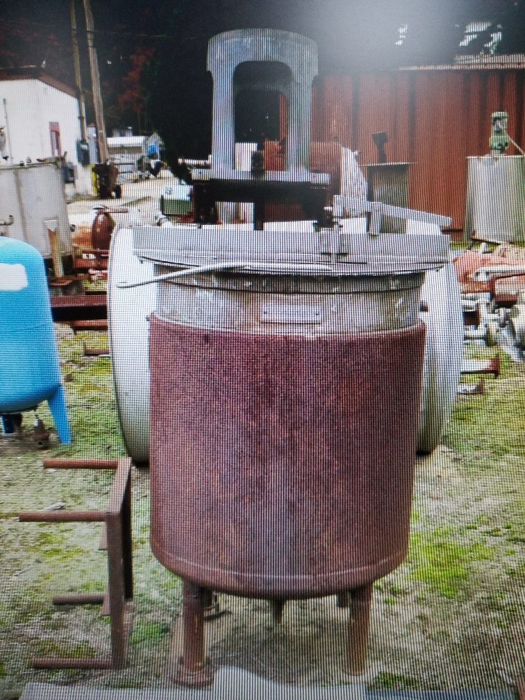 115 Gallon Stainless Steel Mix Tank.  Has 3/4 CS Jacket rated 25 psi @ 267 degF.  Also has Lightning Mixer model LD6150, s/n 565752 - drive missing. Tank sits on (4) CS legs down 15